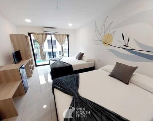 Wide Mouth Frog Hotel, Room