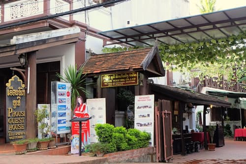Phousi Guesthouse, Interior entrance