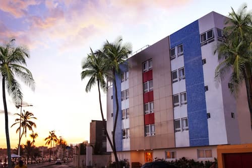 Rede Andrade Express, Front of property