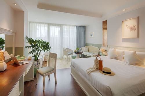 Au Lac Charner Hotel, Room