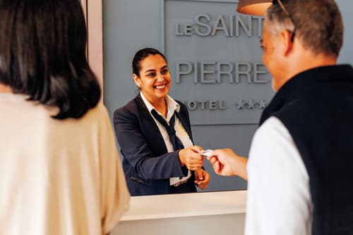 Le Saint Pierre Hotel, Reception