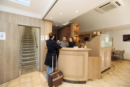 BRIT HOTEL Confort Le Revest Sainte Maxime, Reception