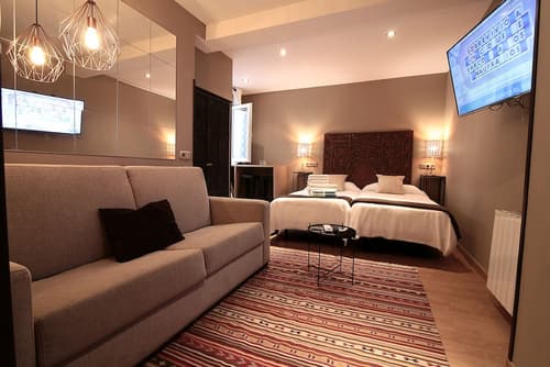 Abracadabra Suites, Primary image