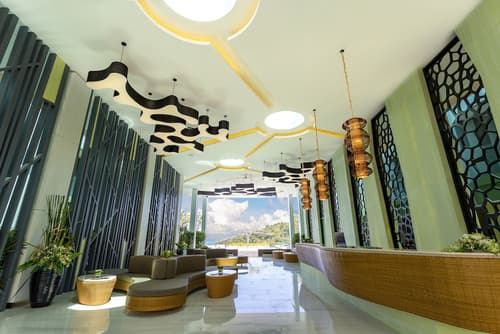 Crest Resort & Pool Villas, Lobby