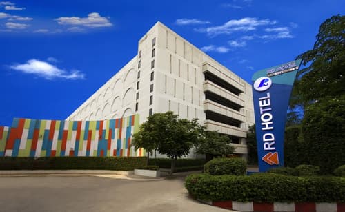 RD Hotel, RV or truck parking