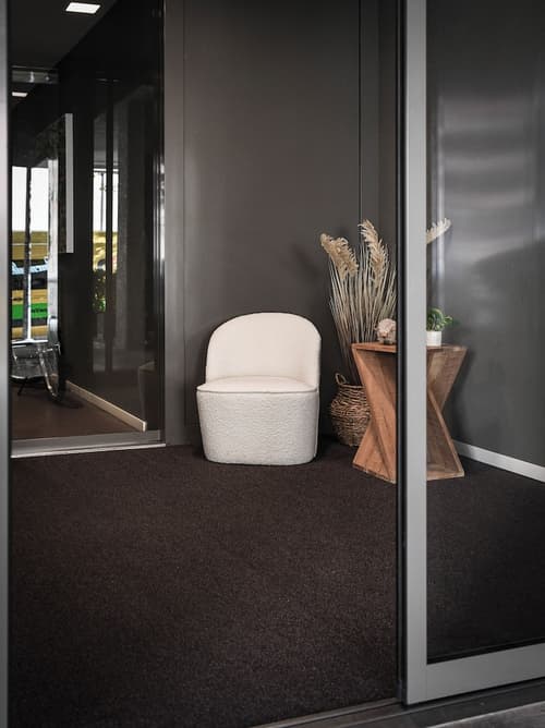 Home Swiss Hotel, Reception