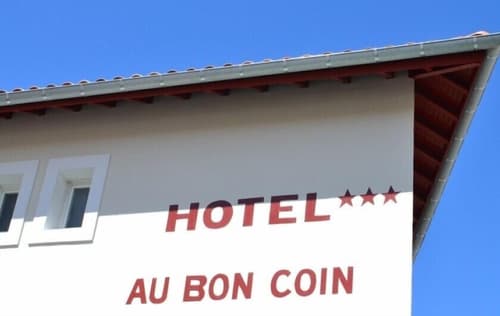 Hôtel Au Bon Coin, Front of property