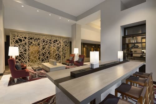 Embassy Suites by Hilton Minneapolis Downtown, Lobby sitting area