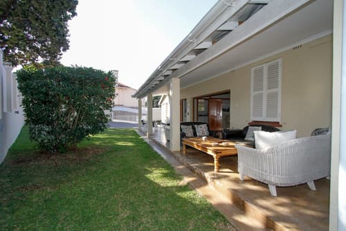 Coweys Corner, Primary image