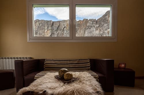 Vertical Lodge, Lobby sitting area