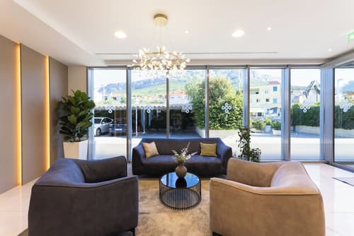 Hotel Salona Palace, Reception