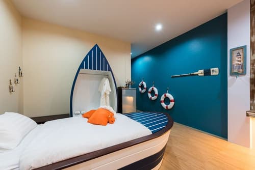 The Iconic Hotel, Room