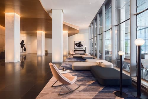 Marriott Marquis Chicago, Lobby lounge