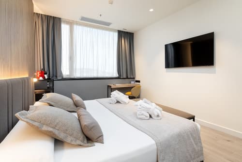 Alexandre Fira Congress, Room