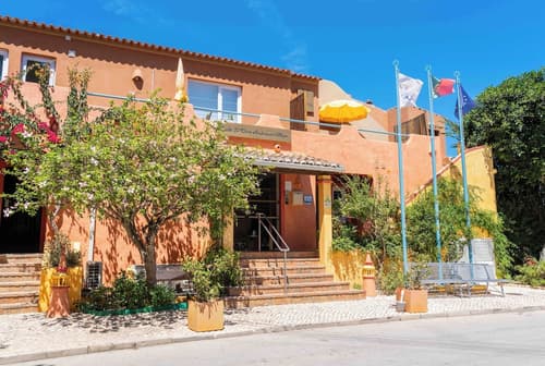 Costa D’Oiro Ambiance Village, Reception