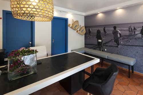 Costa D’Oiro Ambiance Village, Reception