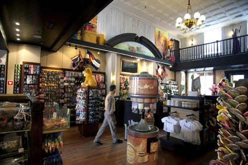 Disney Hotel Cheyenne, Gift shop