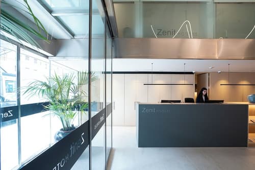 Hotel Zenit Bilbao, Reception