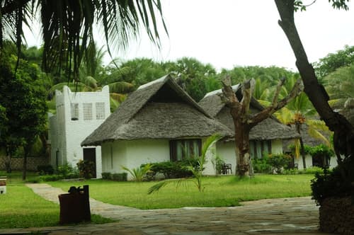 Jacaranda Indian Ocean Beach Resort, Property grounds