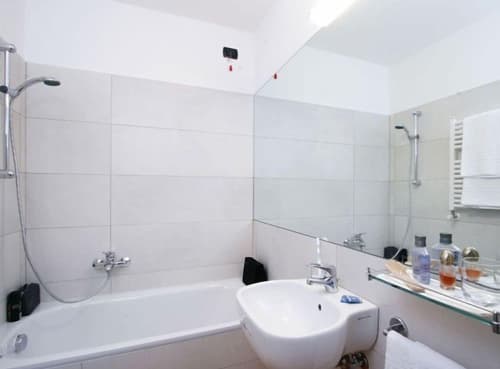 Hotel Mary, Bathroom