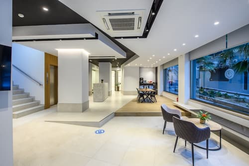 Marin Hotel, Lobby sitting area