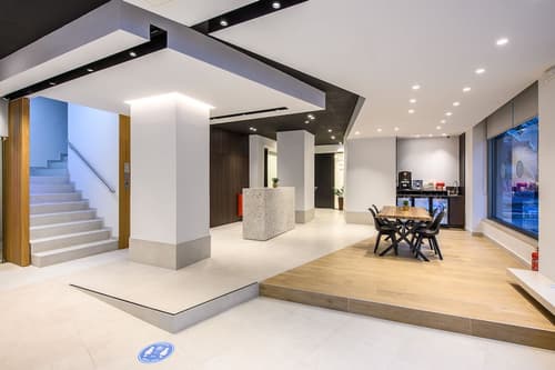 Marin Hotel, Lobby sitting area