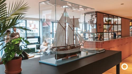 Center Hotels Plaza, Reception