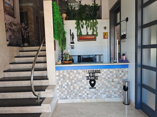 Hotel Miraya, Reception