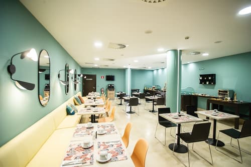 AZZ Pamplona Norte, Breakfast area