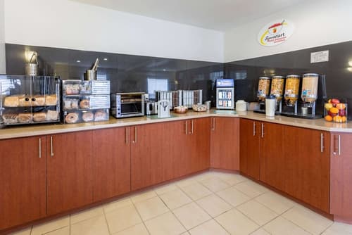 Super 8 by Wyndham Trois-Rivieres, Breakfast area