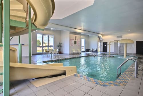 Super 8 by Wyndham Trois-Rivieres, Pool