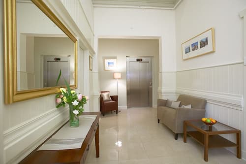 Hotel Sophia, Interior entrance