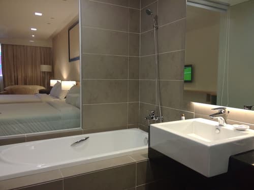 Hotel Excelsior, Room