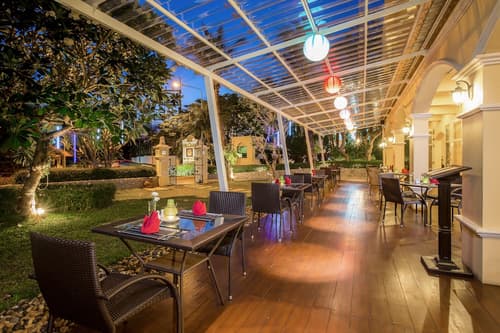 The Front Village, Restaurant