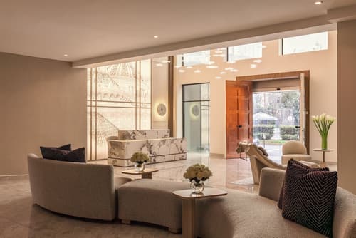 Le Parc Hotel, Beyond Stars, Reception