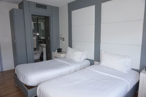 The Ridge Hotel, Room