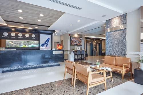 Adelphi Suites Bangkok, Reception