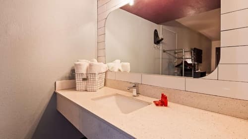 Downtown Phoenix Hotel, Bathroom