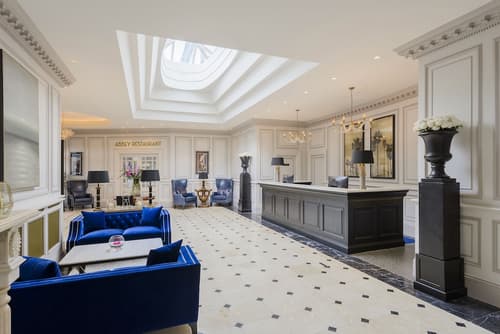 Dromhall Hotel, Reception