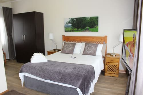 The Pecan Tree, Room