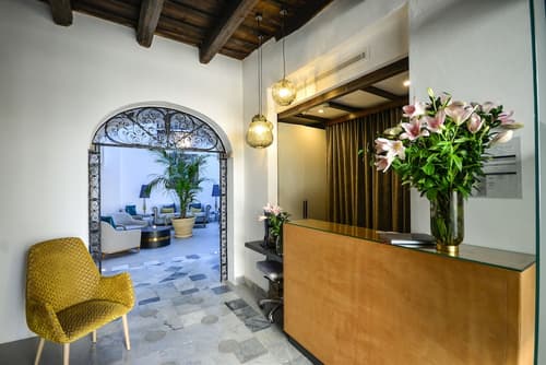 Legado Alcázar Hotel, Reception