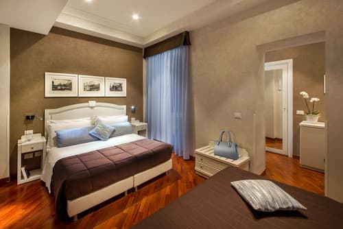 Hotel Oxford, Primary image