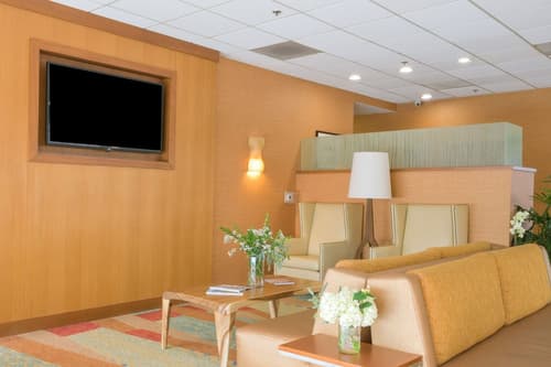 Gateway Hotel Santa Monica, Lobby sitting area