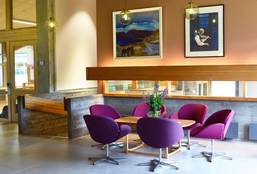 Raulandsakademiet og Vandrerhjem, Reception