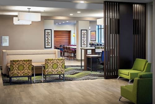 Holiday Inn Express Niagara-On-The-Lake by IHG, Lobby sitting area