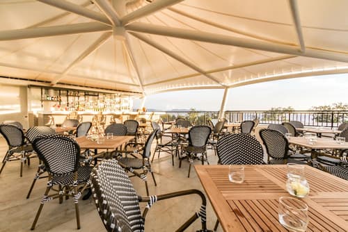 Feliz Hotel Boracay Managed by Enderun Hotels, Poolside bar