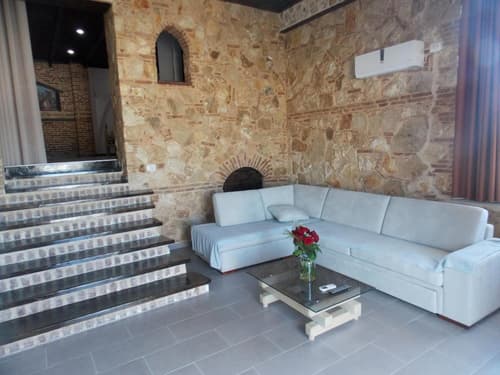 Sunset Suites, Living room