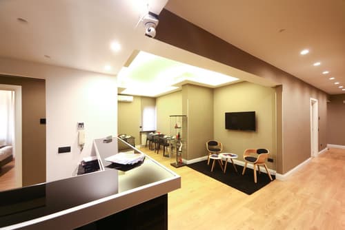 7th Floor Suite, Room