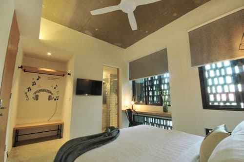 The Nest House, Room