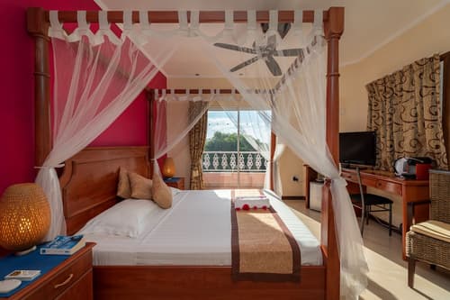 Glacis Heights Villa, Room